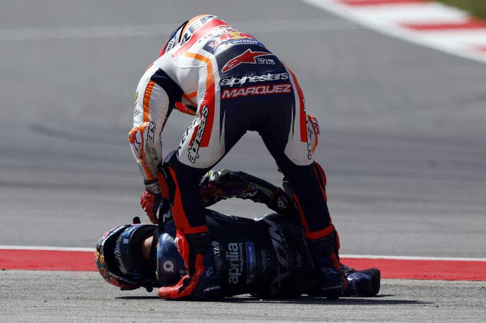 Marc Marquez | Marc Marquez in Miguel Oliveira po padcu v Portimau. | Foto Reuters