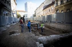 Emonsko grobišče na Gosposvetski: najdene skelete obravnavajo s kar največjo pieteto #foto