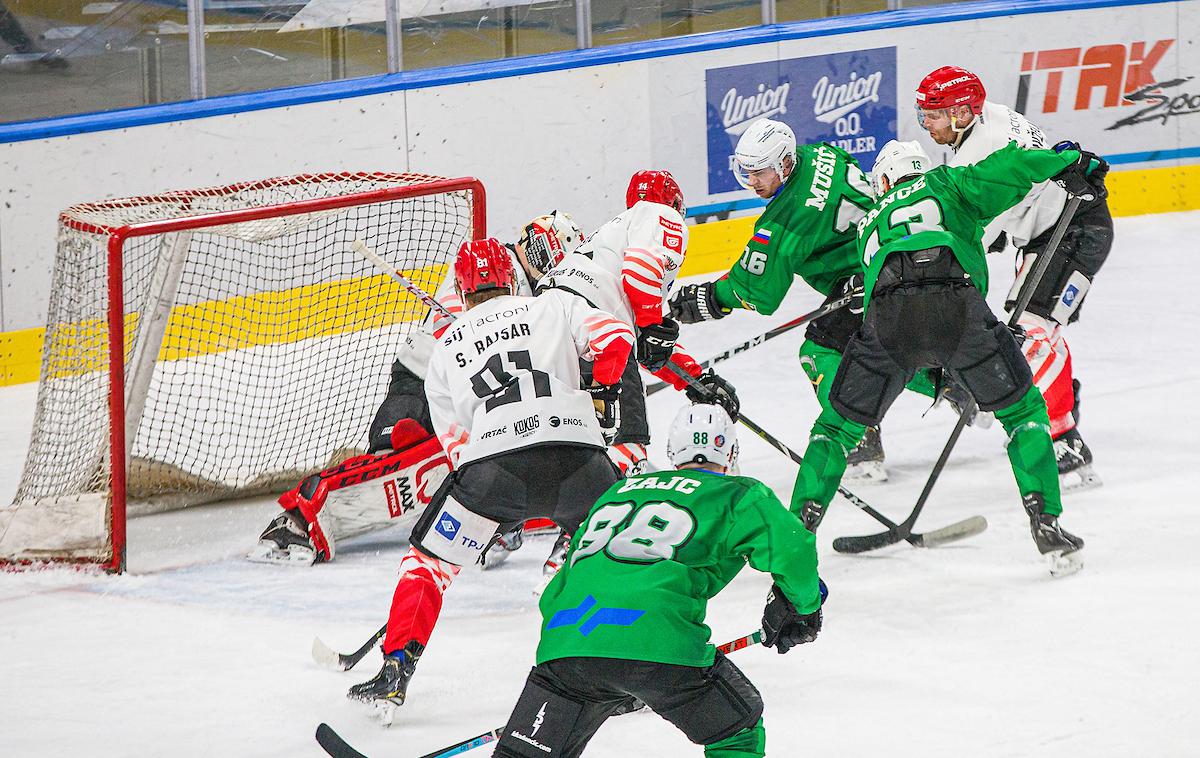 HK Olimpija HDD Jesenice | Večna slovenska hokejska tekmeca se bosta v sredo pomerila na tekmi rednega dela Alpske lige, v kateri zasedata prvo in drugo mesto. | Foto Urban Meglič/Sportida