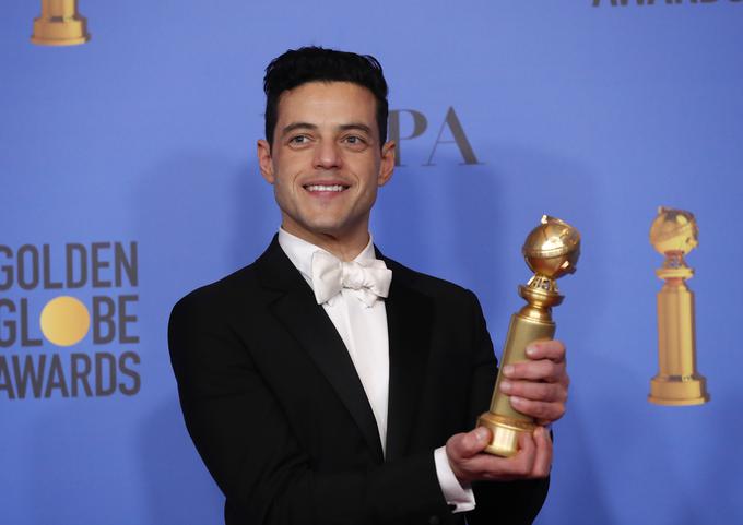 Rami Malek, ki je dobil zlatega globusa za najboljšega dramskega igralca, je v filmu Bohemian Rhapsody upodobil pevca Queenov Freddieja Mercuryja.  | Foto: Reuters