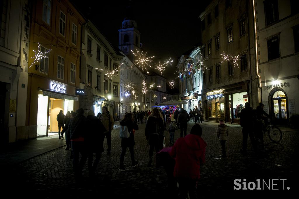 Ljubljana praznična okrasitev lučke december