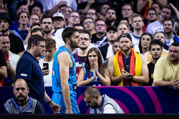 Mike Tobey | Mike Tobey je za Slovenijo stisnil zobe in pomagal k zmagi proti gostiteljici Nemčiji. | Foto Vid Ponikvar