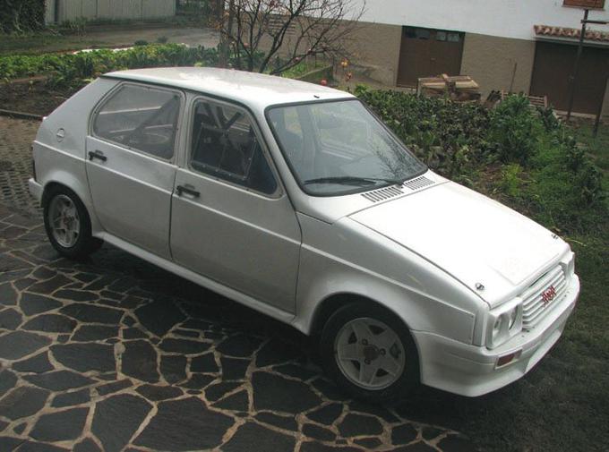 Cimos je leta 1986 pred začetkom takratnega relija Saturnus dokončal pripravo citroën vise 1000 pistes. To je bil majhen in simpatičen dirkalnik s štirikolesnim pogonom, ki je spadal v znamenito skupino B. Ko ga je takrat vozil Bojan Križaj, je bil avtomobil še dokaj serijski. V pravi dirkalnik so ga preuredili šele leto pozneje. | Foto: Gregor Pavšič