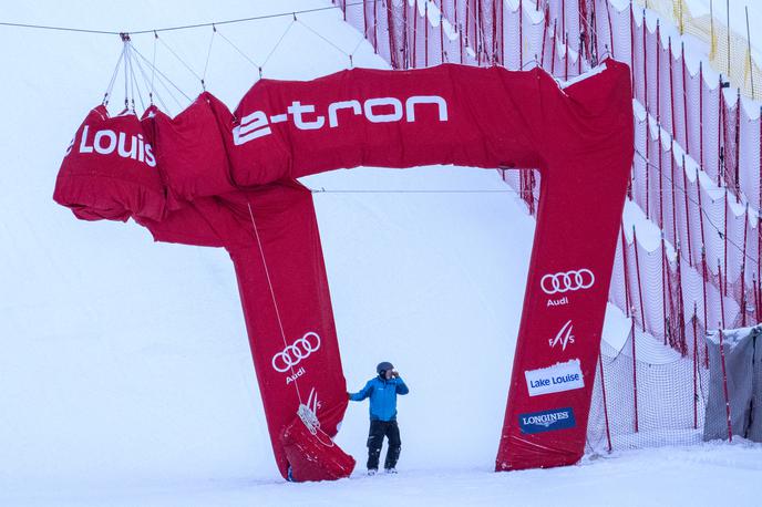 Lake Louise | V Lake Louisu so po petkovem smuku odpovedali še nedeljski superveleslalom. | Foto Guliverimage