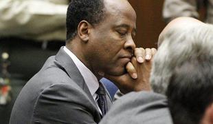 Conrad Murray v zaporu piše knjigo o pokojnem kralju popa