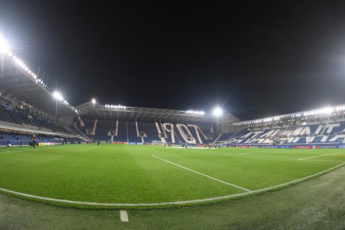 stadion Bergamo | V Italiji se bodo testiranja na novi koronavirus lotili drugače, s hitrimi antigenskimi testi. Skrajšali bodo tudi karanteno za tiste, ki bodo pozitivni. | Foto Reuters