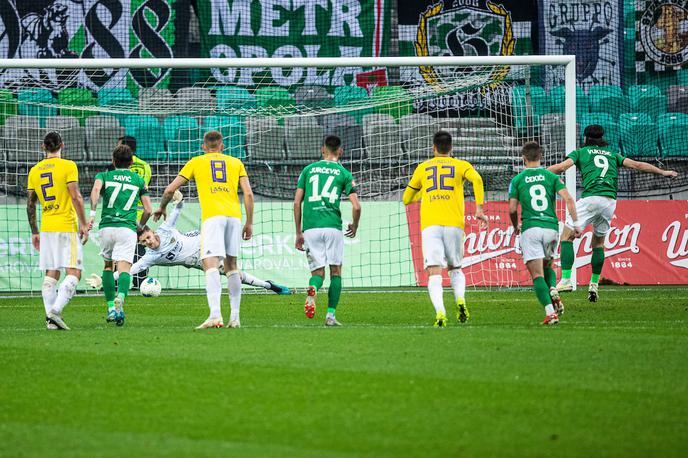 NK Olimpija, NK Maribor | Mariborski klub bo v seštevku dveh kazni za neprimerno obnašanje navijačev v 11. in 12. krogu plačal 4600 evrov, Olimpija pa samo za derbi 3250. | Foto Grega Valančič/Sportida