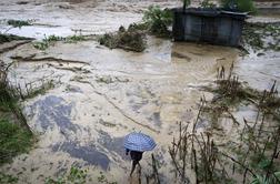 Poplave v Nepalu zahtevale več kot 100 žrtev