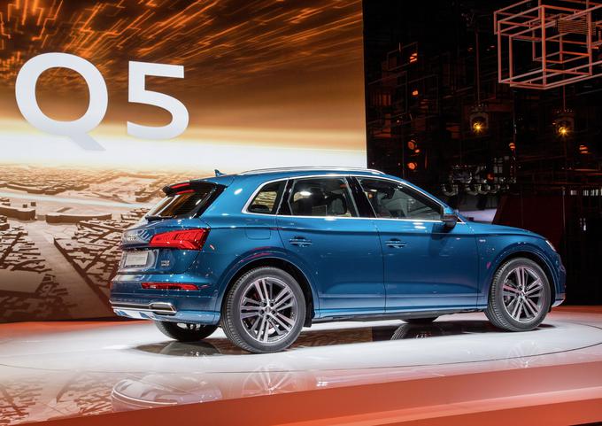 Audi Q5 z 2.0 TDI 120-kilovatnim strojem in quattro pogonom ter S tronic menjalnikom bo v Nemčiji stal 45.100 evrov. | Foto: Audi