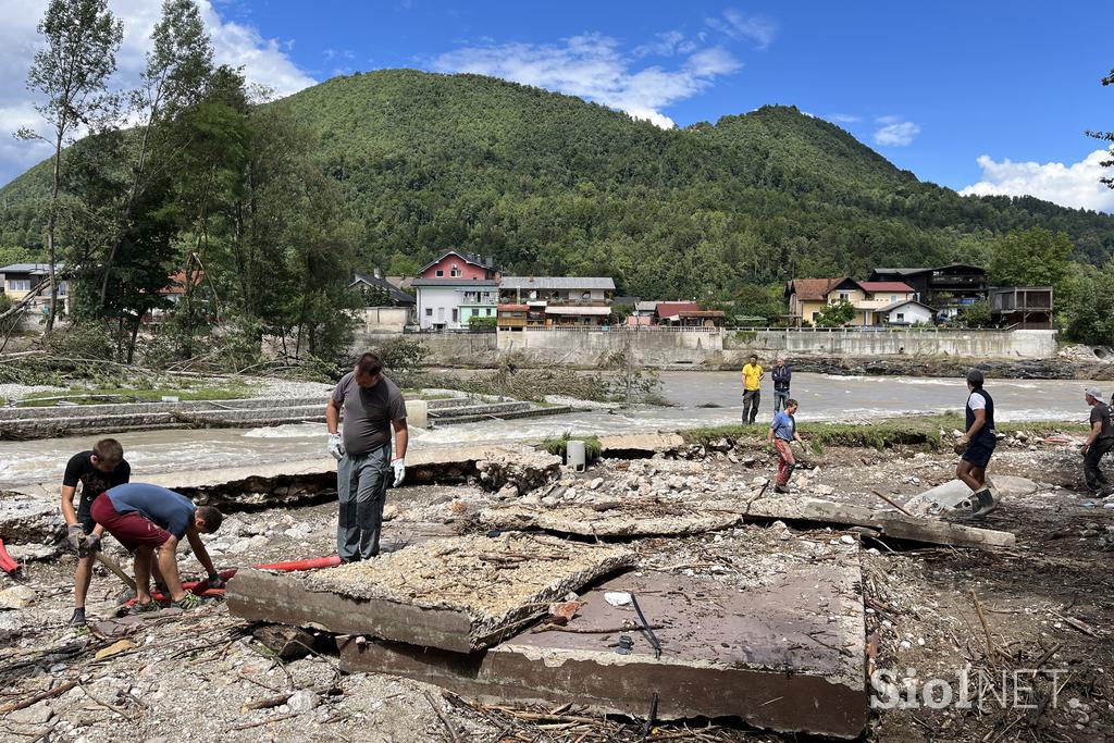 Tacen, po poplavah delovna akcija