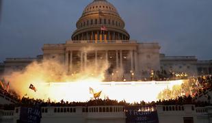 Napad Trumpovih privržencev na kongres: umrli štirje ljudje #foto #video