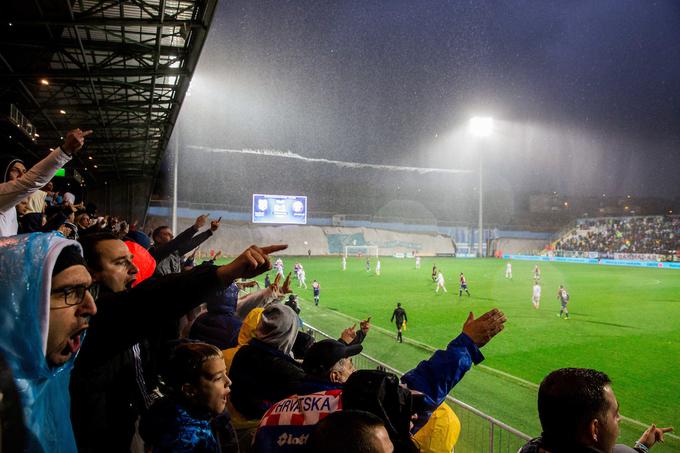 Po vodstvu z 2:1 so navijači Rijeke komaj čakali, da delivec pravice označi konec srečanja in da se lahko prične slavje na Rujevici. | Foto: Vid Ponikvar