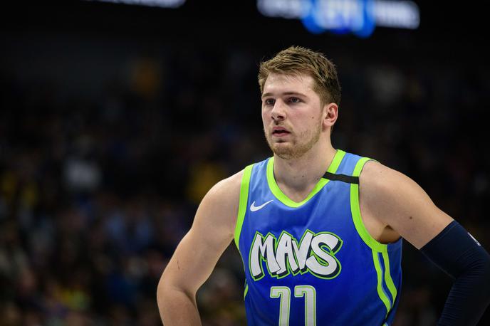 Luka Dončić | Poškodba gležnja Luke Dončića k sreči ni hujše narave. Zvezdnik Dallas Mavericks se bo kmalu vrnil pod obroče. | Foto Reuters