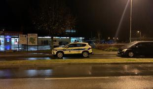 Policisti oboroženi in v neprebojnih jopičih iščejo roparja