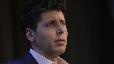 Sam Altman, čudežni deček umetne inteligence, tarča hudih obtožb