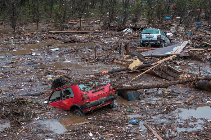 Število smrtnih žrtev bi sicer lahko še naraslo. Po navedbah portala N1 BiH so danes v vasi Buturović Polje našli dve trupli, še tri ljudi pa pogrešajo. Na fotografiji Donja Jablanica.  | Foto: Reuters