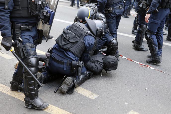 Protest v Franciji | Na protestih proti pokojninski reformi je prišlo tudi do spopadov med protestniki in policisti. | Foto Guliverimage