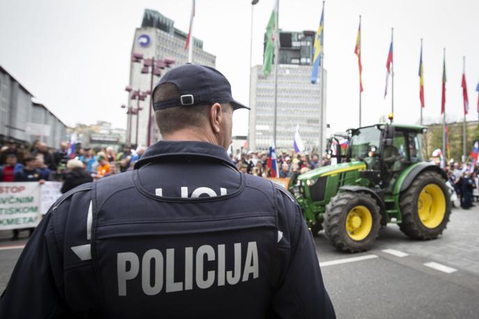 Protestni shod Sindikata kmetov Slovenije. Traktor, kmet, protest. | Če se bodo kmetje s traktorji vozili po središču Ljubljane, jih bodo oglobili s 160 evri.  | Foto Bojan Puhek