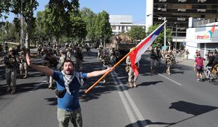 V nasilnih protestih v Čilu umrlo že najmanj enajst ljudi