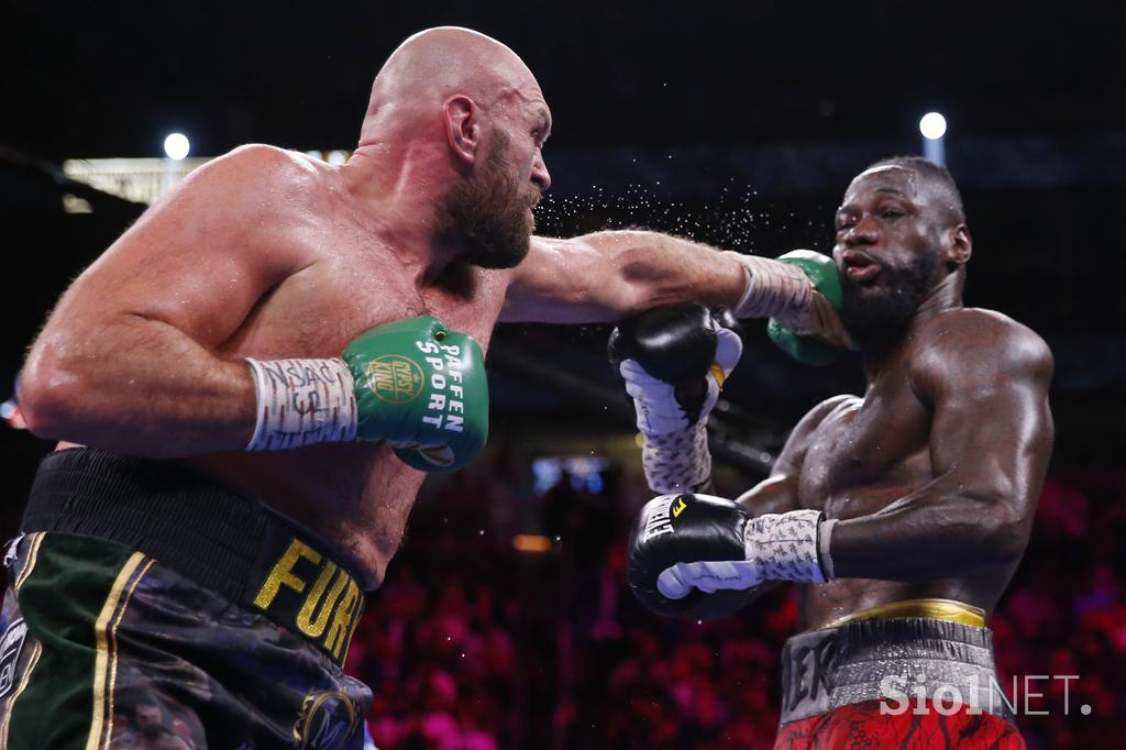 Tyson Fury : Deontay Wilder