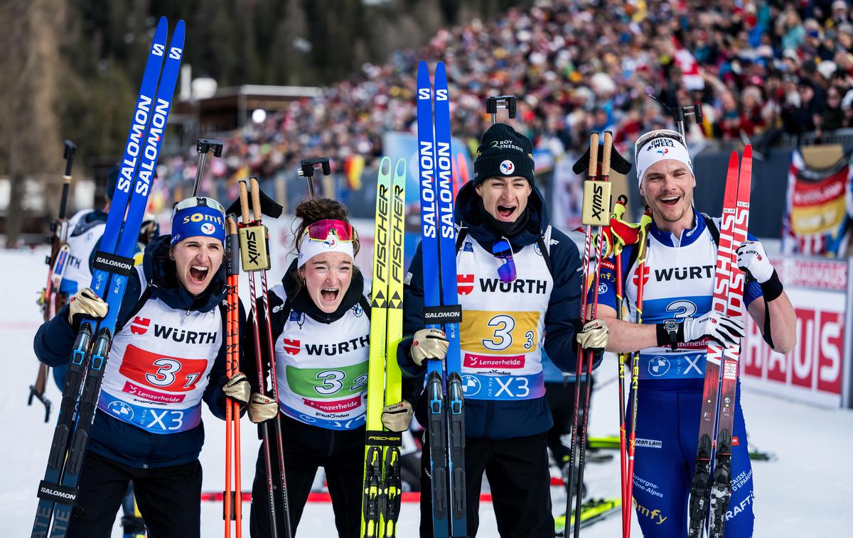 Biatlon, SP Lenzerheide, štafeta Francije | Julia Simon, Lou Jeanmonnot, Eric Perrot in Emilien Jacquelin so ubranili naslov svetovnih prvakov iz Novega Mesta. | Foto Guliverimage