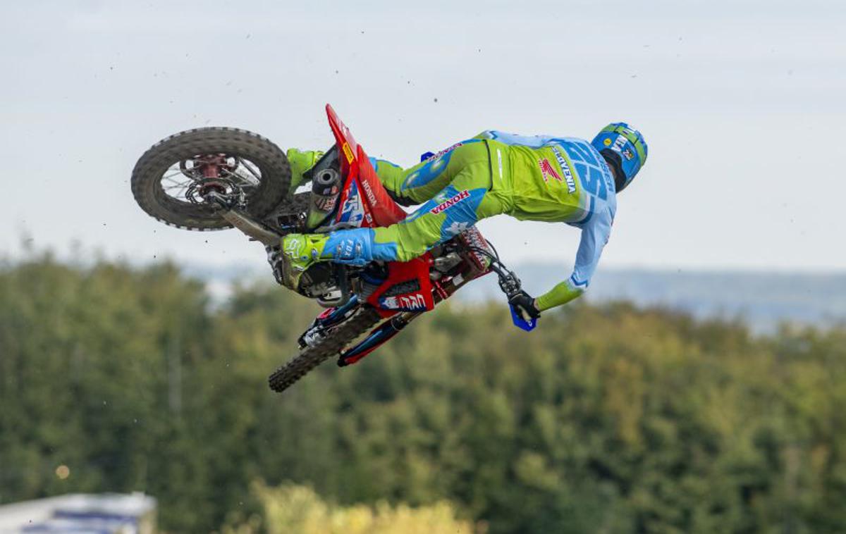 Tim Gajser pokal narodov 2024 Honda | Tim Gajser v reprezentančnem dresu na progi v Matterley Basinu v Angliji | Foto Honda Racing/ShotbyBavo