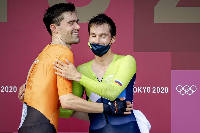 Tom Dumoulin | Moštvena kolega in rivala Tom Dumoulin in Primož Roglič sta danes skupaj stala na zmagovalnem odru kronometra olimpijskih iger.  | Foto Guliverimage