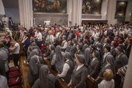 Maša ob 100-letnici cerkve Marije Pomočnice na Rakovniku z mašo, ki jo je vodil kardinal Angel F. Artime. Cerkev