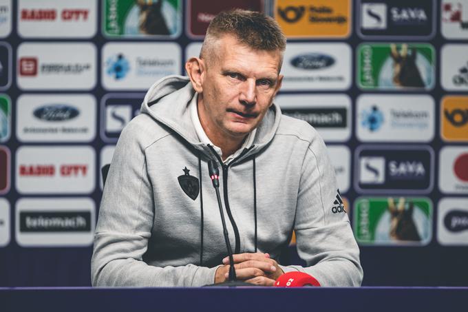 Radovan Karanović še lahko popelje Maribor do naslova jesenskega prvaka. Vijolice bodo prihodnji konec tedna gostile Domžale, vodilni Koper pa Muro. | Foto: Grega Valančič/Sportida