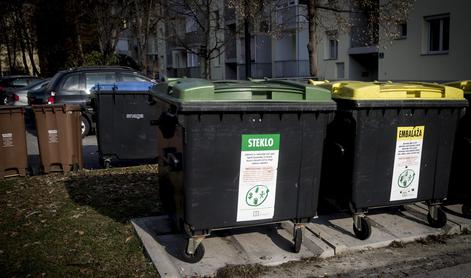 Zakaj Snaga zabojnike za steklo prazni že ob šestih zjutraj?