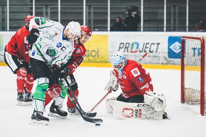 HDD Sij Acroni Jesenice HK Olimpija polfinale DP Oscar Fröberg Žiga Pance | Hokejisti Olimpije so na prvi polfinalni tekmi državnega prvenstva večnega tekmeca z Jesenic premagali s 3:0. | Foto Grega Valančič/Sportida