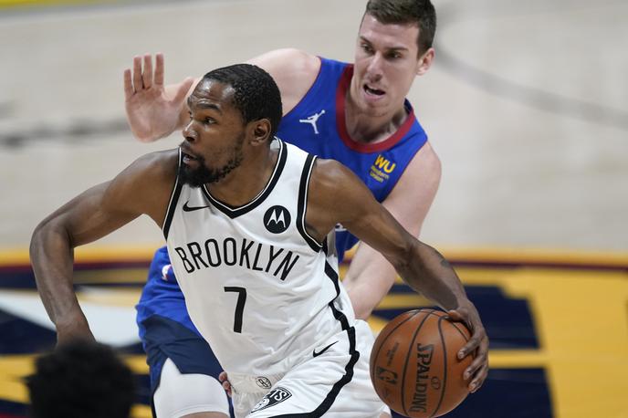 Vlatko Čančar Kevin Durant | Vlatko Čančar je ponoči na tekmi med Denverjem in Brooklynom dobil priložnost za igro. V 16 minutah je dosegel tri točke, dva skoka in dve asistenci.  | Foto Guliverimage