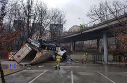 Zapora kranjske obvoznice: neučakani vozniki in nezadovoljni trgovci