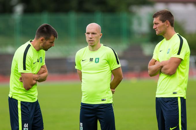 Tomislav Tomić (na sredini) je bil v prejšnji sezoni eden izmed standardnih članov udarne enajsterice. | Foto: Žiga Zupan/Sportida