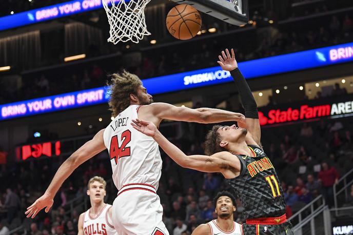 Trae Young | Novinec Trae Young je ob porazu Atlante proti Chicagu po štirih podaljških dosegel 49 točk, kar je franšizni rekord za novince in najboljši izkupiček novinca v tej sezoni NBA. | Foto Reuters