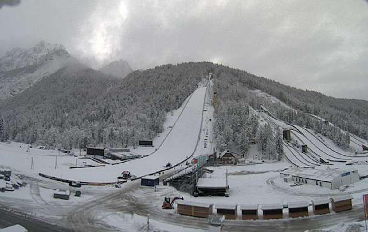 Planica | Planico je v ponedeljek pobelil sneg.