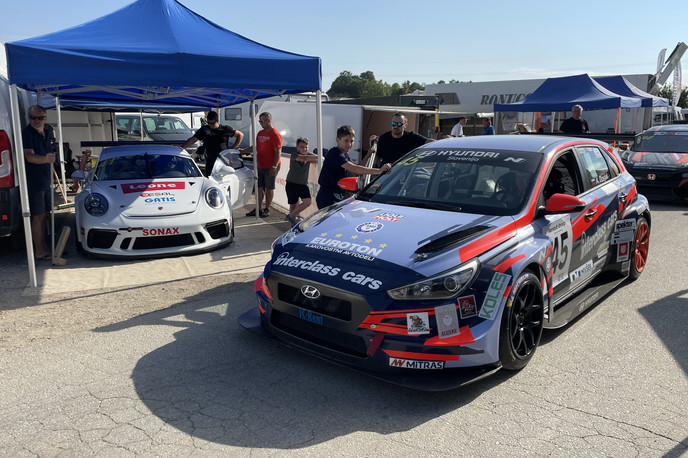 Gorjanci gorska dirka | Matevž Čuden (porsche GT3) in Anže Dovjak (hyundai i30 TCR) na Gorjance prihajata z dirke za EP na Češkem.  | Foto Gregor Pavšič