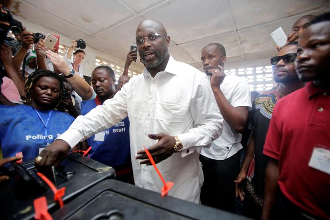 Aktualni predsednik Liberije George Weah je še zadnjič oblekel državni dres pri 51 letih!  | Foto: Reuters