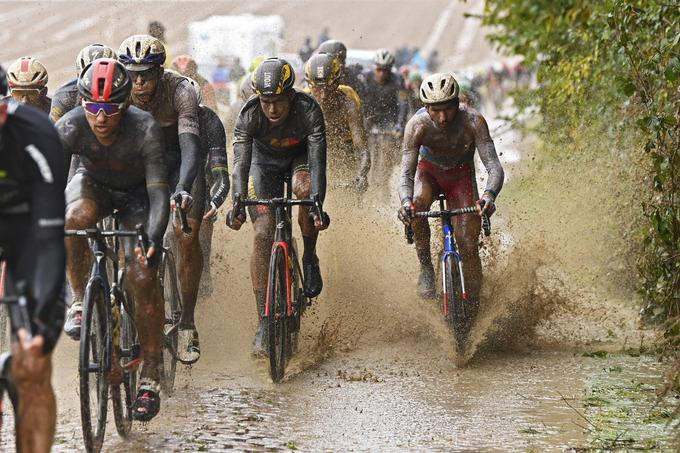 Dirka je potekala v izjemno zahtevnih razmerah. | Foto: Guliverimage/Vladimir Fedorenko