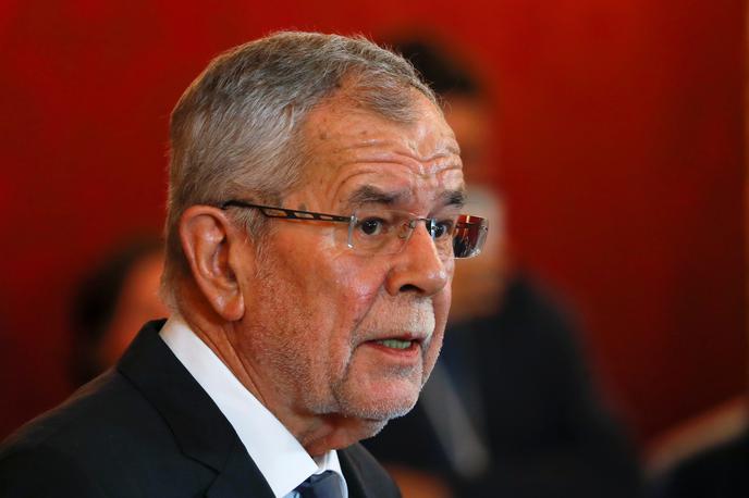 Alexander van der Bellen | "Kakšno podobo Avstrije želimo pokazati Evropi in svetu," je v kratkem govoru ob sprejetju odstopa vlade vprašal Alexander van der Bellen.  | Foto Reuters