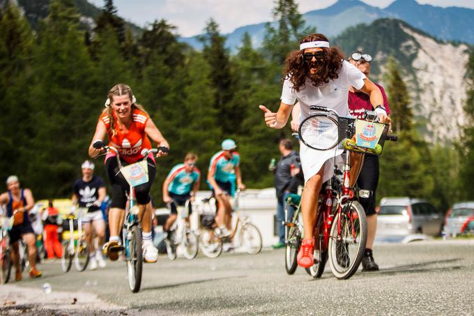 Zabavno športna prireditev Goni pony je združila priljubljeno kolo pony in cesto na Vršič, ki tudi med cestnimi kolesarji velja za pravo trofejo. | Foto: Grega Valančič/Sportida