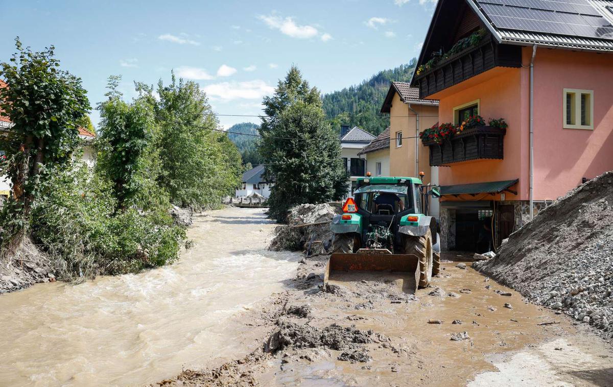 Poplave | Sprva je bilo za rušenje predvidenih 343 objektov, a so jih po dodatnih preverjanjih s seznama umaknili 85, tako da jih je ostalo 258. V presoji je še 74 objektov, tako da bo skupno število porušenih objektov po vsej verjetnosti preseglo številko tristo. | Foto STA