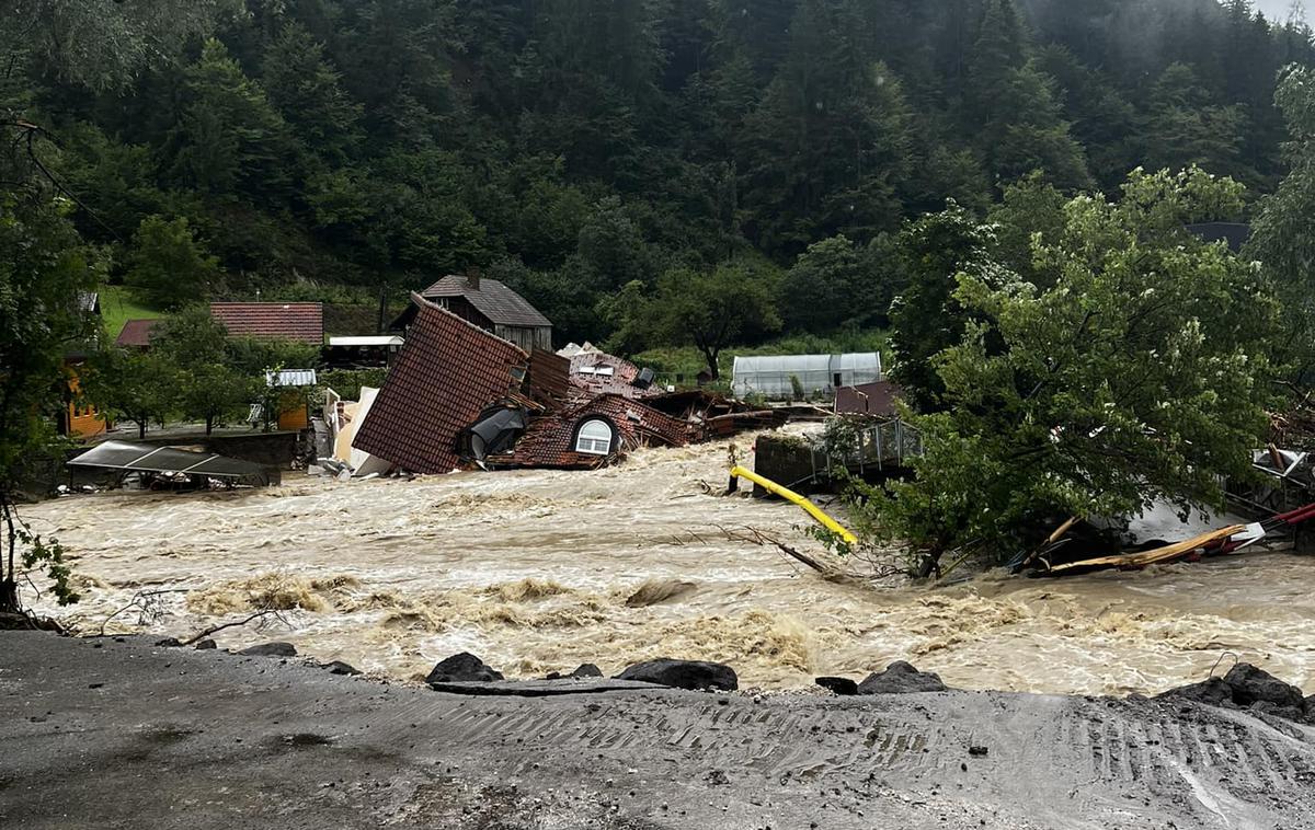 Prevalje | Dva meseca po poplavah je v Prevaljah brez pitne vode še vedno deset tisoč ljudi.  | Foto Gasilci Prevalje / Facebook