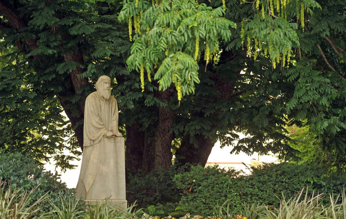 Primož Trubar | Primož Trubar je oče slovenskega knjižnega jezika. Z oblikovanjem pisanega jezika je postavil temelje, na katerih je lahko zrasla slovenska književnost. Lasten knjižni jezik je Slovencem tudi omogočil, da so se lahko od konca 18. stoletja naprej pojavili časopisi v slovenskem jeziku. | Foto STA