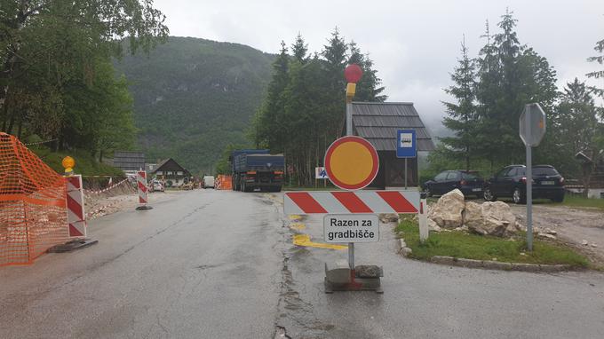 Zapore so sicer nevšečnost tudi za domačine, pravi Bohinjec Igor. A kot na vse drugo je tudi na to treba gledati pozitivno: "Ko bo narejeno, bomo vsi zadovoljni." | Foto: Andreja Lončar