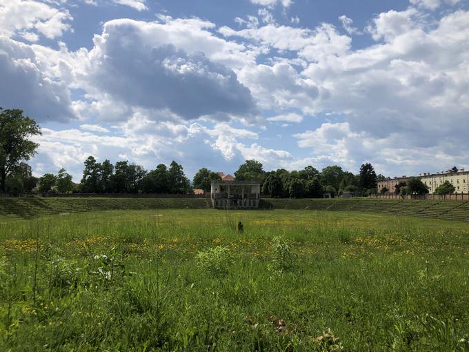 Bežigrajski stadion danes spominja na vse prej kot nogometni objekt. | Foto: MaPa