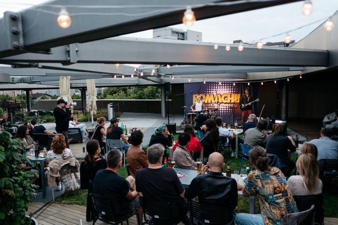 Za člana RoMaChild Martina Štibernika in Romana Rateja je bil to prvi skupni koncert v živo na največji terasi v prestolnici. | Foto: Janez Štrukelj