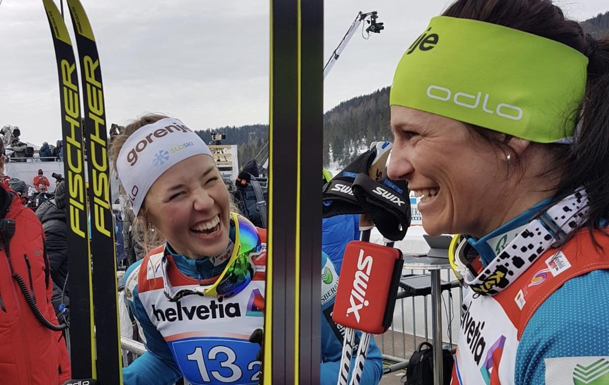 Katja Višnar Anamarija Lampič | Anamarija Lampič in Katja Višnar sta se razveselili zgodovinske medalje v njuni karieri. | Foto SZS