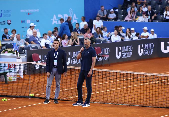 V Zadru je imel zahtevno nalogo, saj je moral občinstvu sporočiti, da zaradi nenačrtovanih zapletov, sprva je bil z novim koronavirusom okužen Grigor Dimitrov, turnir ne bo izveden do konca. | Foto: Reuters