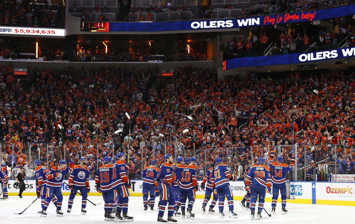 Edmonton Oilers : Dallas Stars | Edmonton Oilers so po petih minutah zaostajali z 0:2, na koncu pa zmagali s 5:2 in serijo izenačili. | Foto Reuters